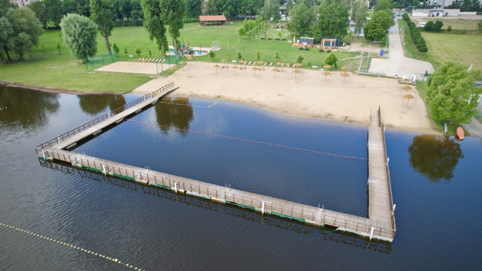 PLAŻA NAD JEZIOREM NIEPRUSZEWSKIM 